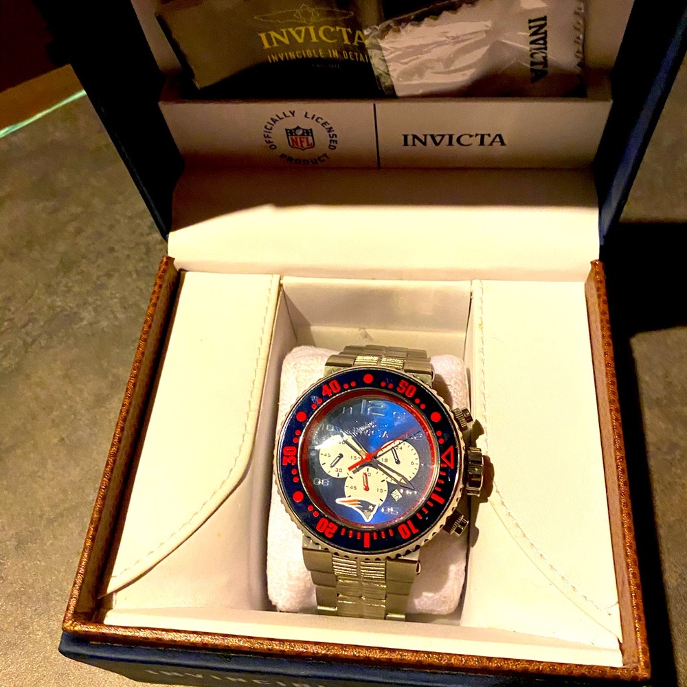 Invicta 52 mm NFL “INVINCIBLE DETAIL”WATCH. New with box.